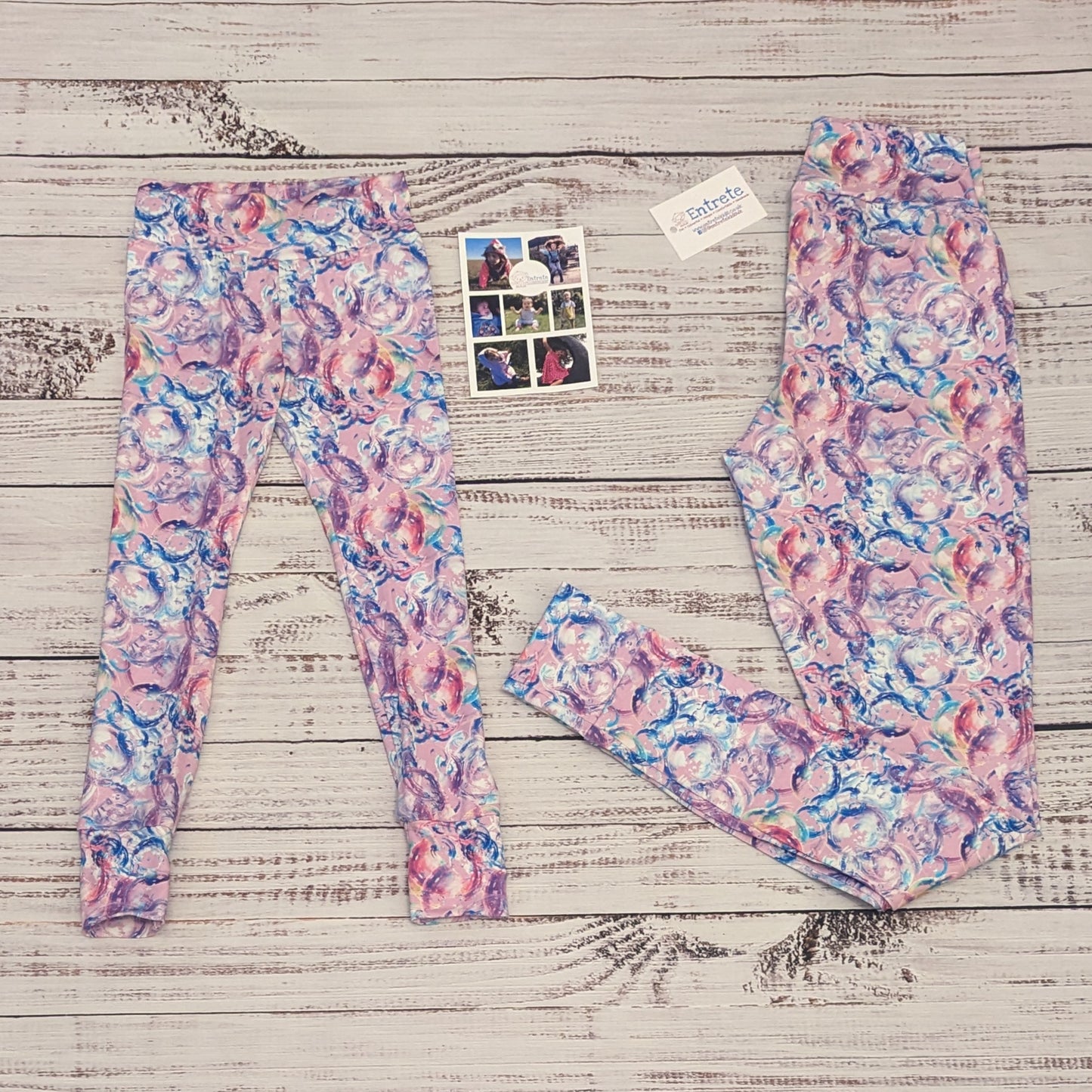 The beautiful bubblegum pink bubbles Mum and mini leggings set. Handmade using bubblegum pink bubbles cotton jersey. Showing the adult leggings folded.